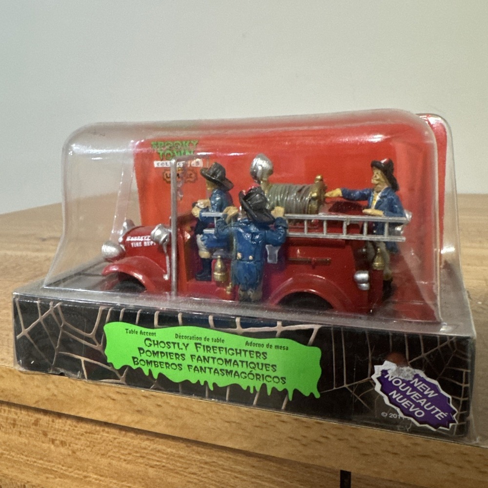Lemax Spooky Town 13894 GHOSTLY FIREFIGHTERS Firetruck Halloween Village NEW